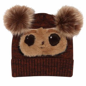 Stay warm and showcase your love for the adorable Ewoks with our Star Wars – Wicket Face Beanie. Featuring the charming face of Wicket, the beloved Ewok from Return of the Jedi, this beanie is perfect for Star Wars fans who want to add a touch of Endor to their winter wardrobe.